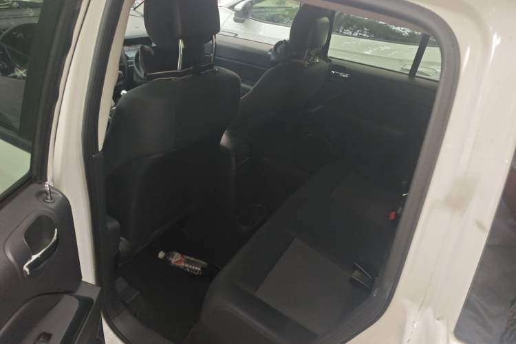 Used Jeep Compass 2012 2.0L two-wheel drive sport version Left Rear Seat