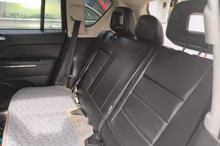 Used Jeep Compass 2012 2.4L Four-Wheel Drive Urban Edition Left Rear Seat