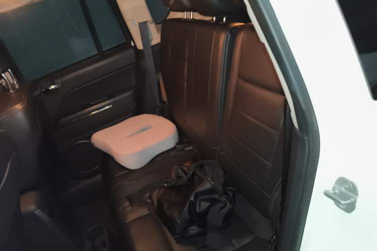 Used Jeep Compass 2012 2.4L Four-Wheel Drive Urban Edition Left Rear Seat