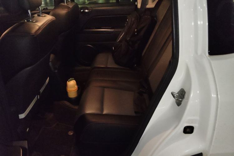Used Jeep Compass 2012 2.0L two-wheel drive sport version Left Rear Seat