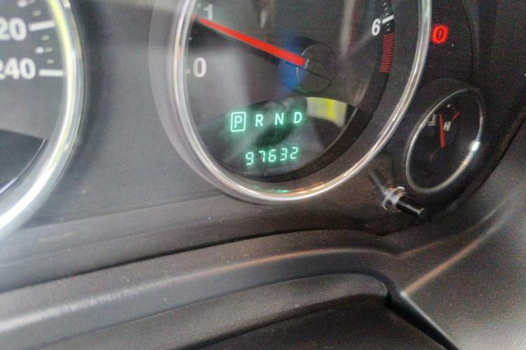 Used Jeep Compass 2012 2.4L four-wheel drive luxury navigation version Odometer Close Up