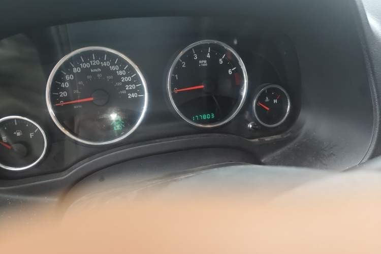 Used Jeep Compass 2012 2.0L two-wheel drive sport version Odometer Close Up