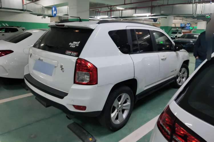 Used Jeep Compass 2012 2.4L four-wheel-drive sport version Rear Right 45 Deg