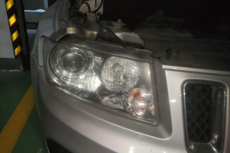 Used Jeep Compass 2012 2.4L four-wheel drive luxury version Right Front Headlight