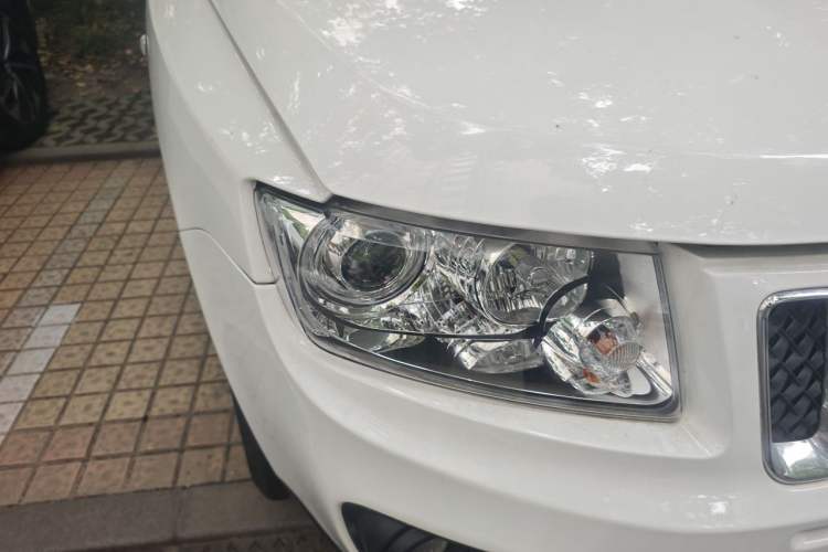 Used Jeep Compass 2012 2.0L two-wheel drive sport version Right Front Headlight