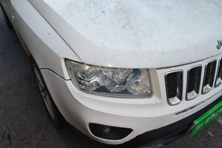 Used Jeep Compass 2012 2.4L four-wheel drive luxury version Right Front Headlight