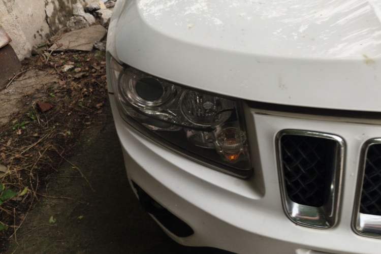 Used Jeep Compass 2012 2.0L two-wheel drive luxury version Right Front Headlight