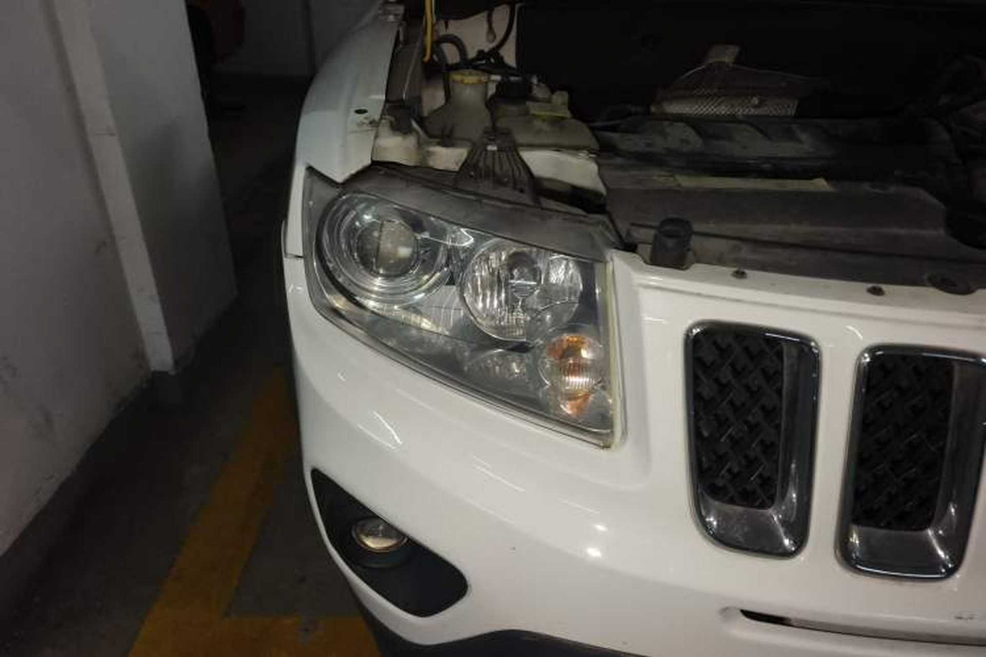 Used Jeep Compass 2012 2.4L four-wheel drive luxury version Right Front Headlight