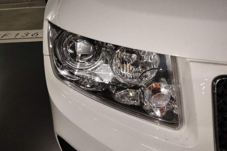 Used Jeep Compass 2012 2.0L two-wheel drive sport version Right Front Headlight