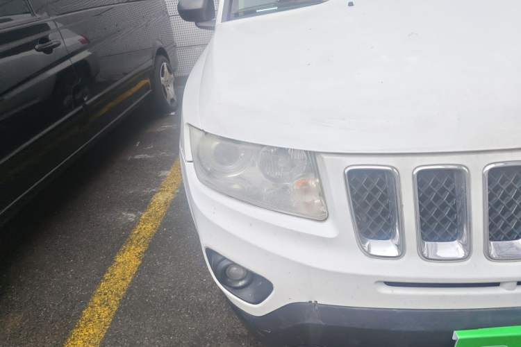 Used Jeep Compass 2012 2.0L two-wheel drive sport version Right Front Headlight