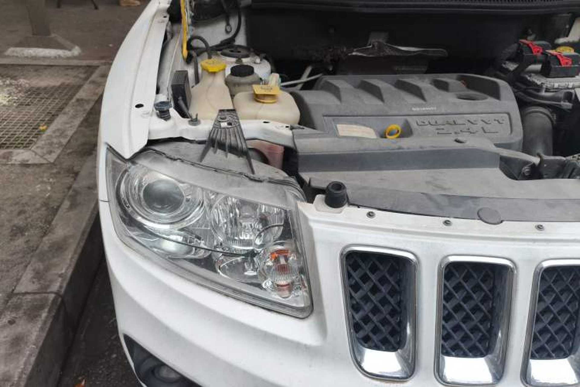Used Jeep Compass 2012 2.4L four-wheel-drive sport version Right Front Headlight