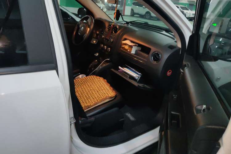 Used Jeep Compass 2012 2.4L four-wheel-drive sport version Right Front Seat