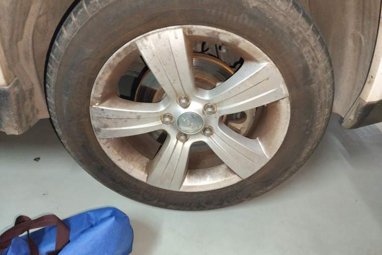 Used Jeep Compass 2012 2.0L two-wheel drive sport version Right Front Wheel Hub