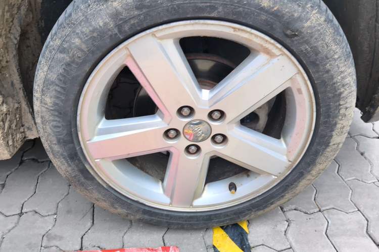 Used Jeep Compass 2012 2.4L Four-Wheel Drive Urban Edition Right Front Wheel Hub