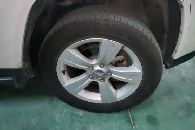 Used Jeep Compass 2012 2.4L four-wheel-drive sport version Right Front Wheel Hub