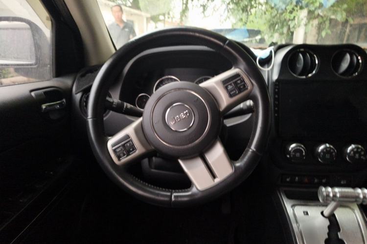 Used Jeep Compass 2012 2.0L two-wheel drive luxury version Steering Wheel