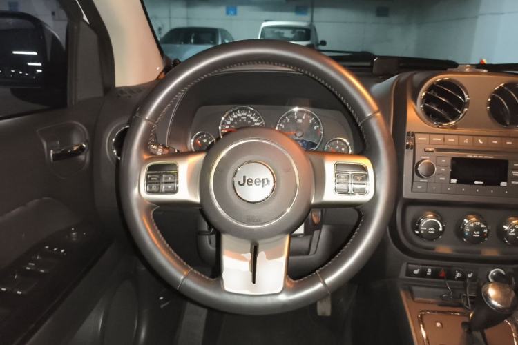 Used Jeep Compass 2012 2.4L Four-Wheel Drive Urban Edition Steering Wheel