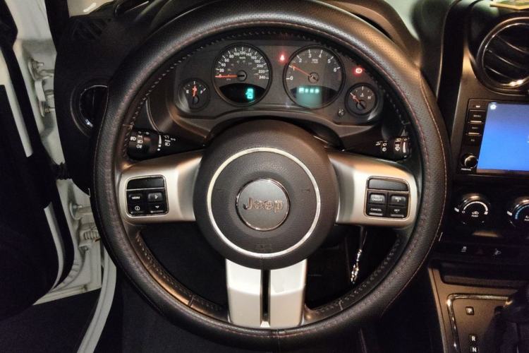 Used Jeep Compass 2012 2.0L two-wheel drive sport version Steering Wheel