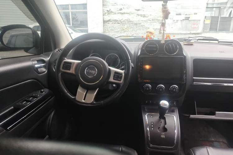 Used Jeep Compass 2012 2.0L two-wheel drive sport version Steering Wheel