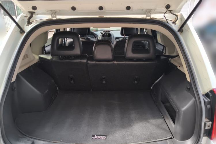 Used Jeep Compass 2012 2.4L Four-Wheel Drive Urban Edition Trunk