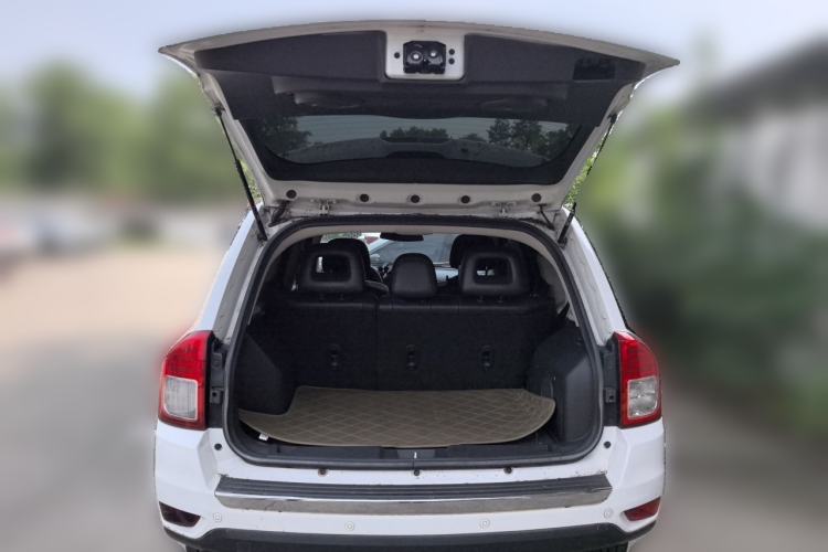 Used Jeep Compass 2012 2.0L two-wheel drive luxury version Trunk