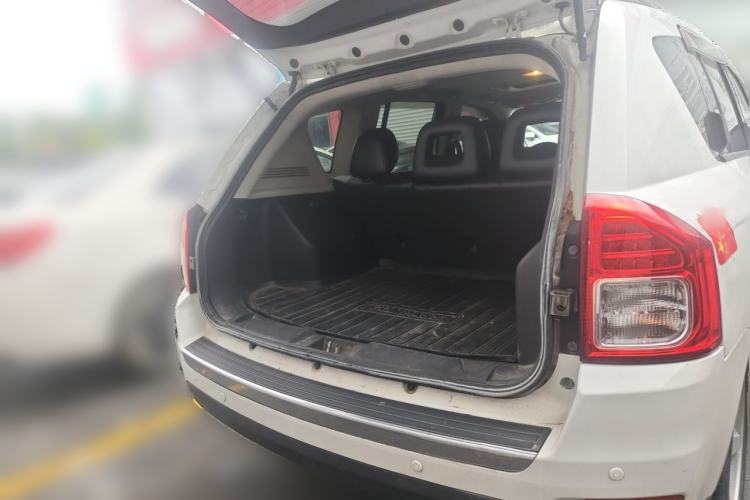 Used Jeep Compass 2012 2.0L two-wheel drive sport version Trunk