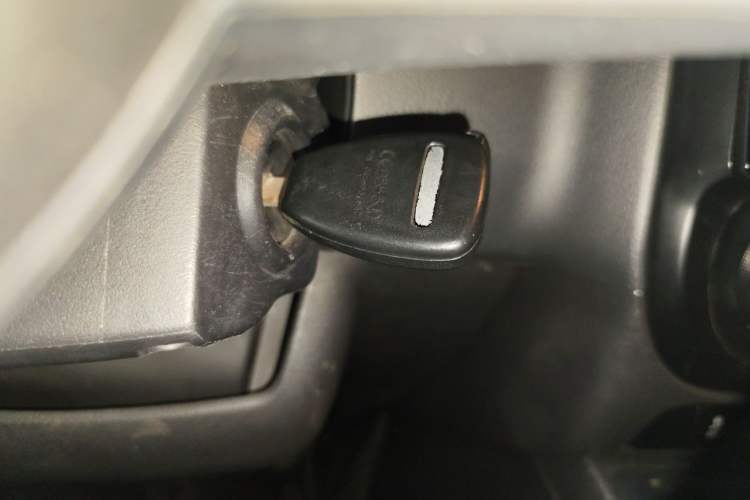 Used Jeep Compass 2012 2.0L two-wheel drive sport version Vehicle Key