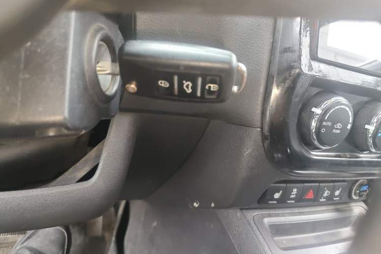 Used Jeep Compass 2012 2.0L two-wheel drive sport version Vehicle Key