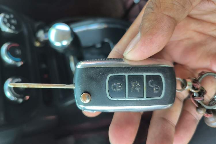 Used Jeep Compass 2012 2.0L two-wheel drive sport version Vehicle Key