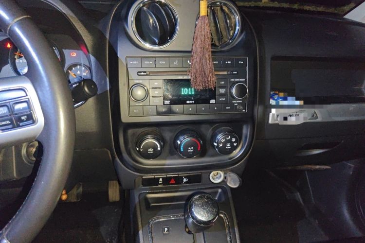 Used Jeep Compass 2013 2.0L two-wheel drive sport version Audio And AC Panel