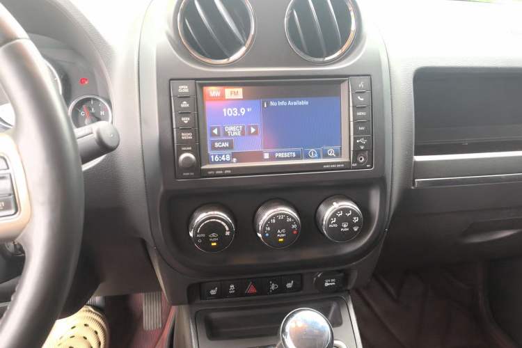 Used Jeep Compass 2013 2.4L Four-wheel Drive Black Edition with Navigation Audio And AC Panel