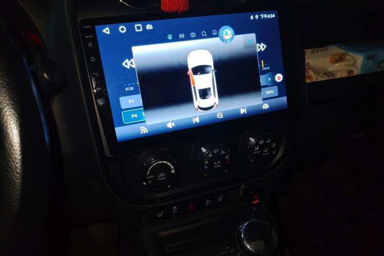 Used Jeep Compass 2013 2.0L two-wheel drive luxury version Audio And AC Panel