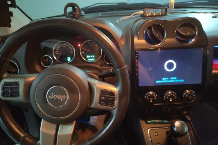 Used Jeep Compass 2013 2.0L two-wheel drive luxury version Audio And AC Panel