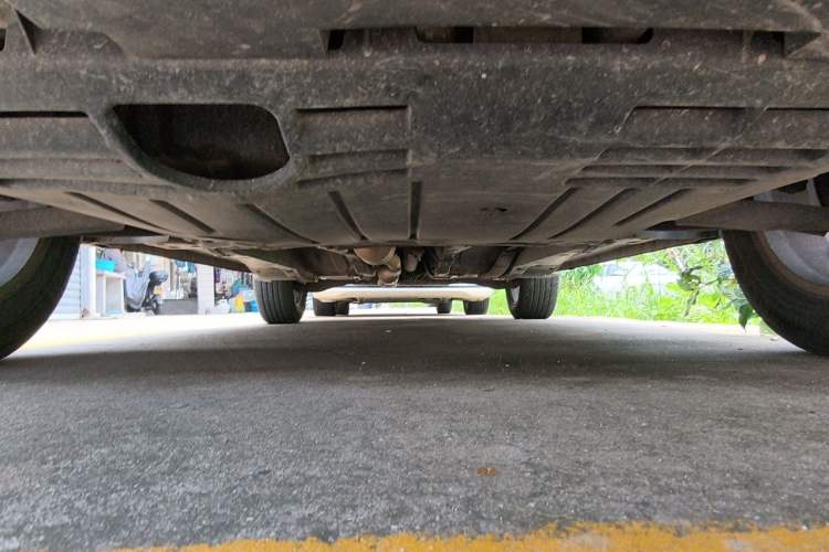 Used Jeep Compass 2013 2.4L four-wheel-drive sport version Chassis Front