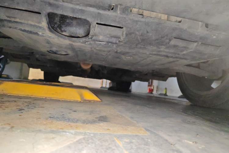 Used Jeep Compass 2013 2.4L four-wheel drive luxury version Chassis Front