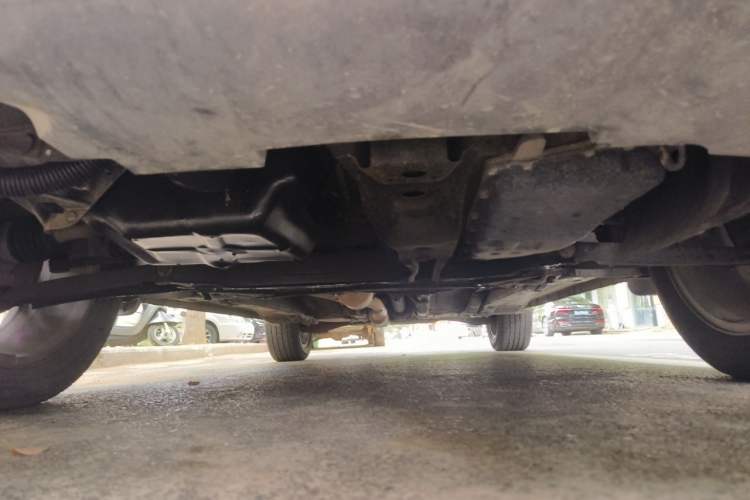 Used Jeep Compass 2013 2.4L four-wheel drive luxury version Chassis Front
