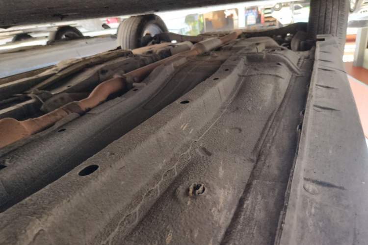 Used Jeep Compass 2013 2.4L four-wheel-drive sport version Chassis Front Right