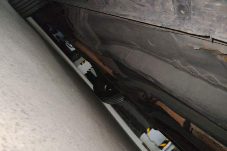 Used Jeep Compass 2013 2.0L two-wheel drive luxury version Chassis Front Right