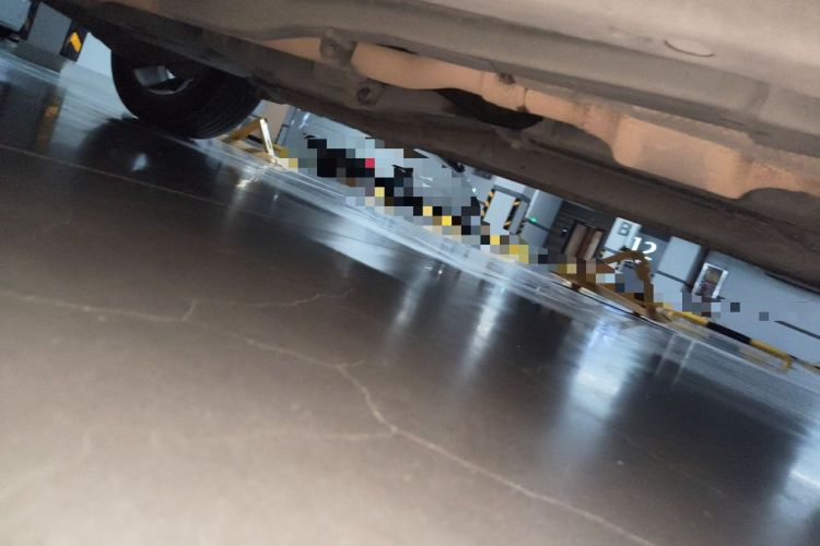 Used Jeep Compass 2013 2.4L four-wheel drive urban version Chassis Front Right