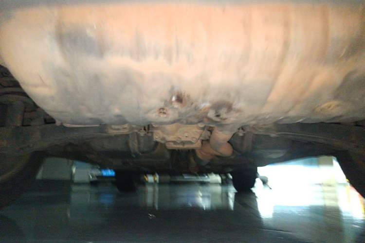 Used Jeep Compass 2013 2.4L four-wheel-drive sport version Chassis Rear