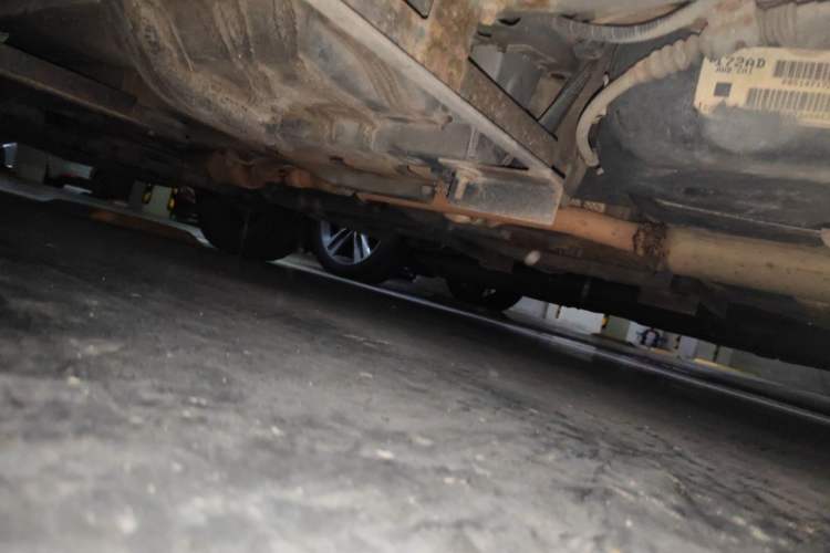 Used Jeep Compass 2013 2.4L four-wheel drive luxury version Chassis Rear Left