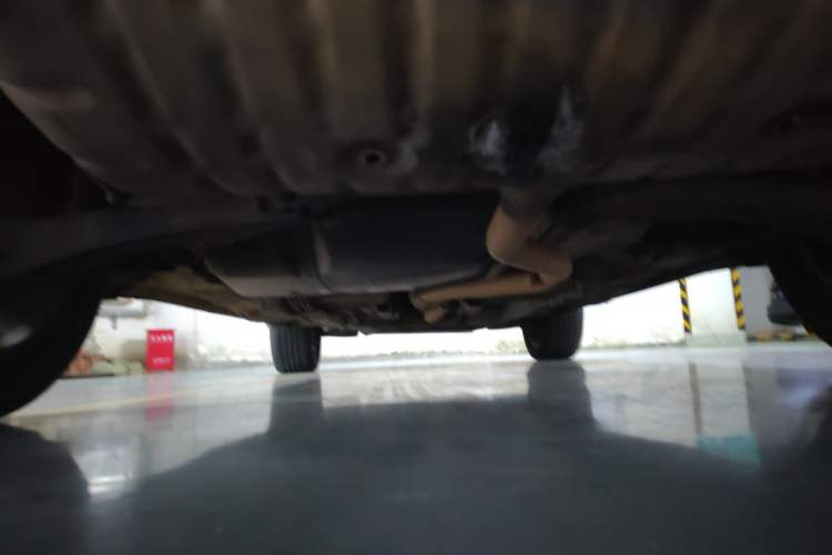 Used Jeep Compass 2013 2.0L two-wheel drive luxury version Chassis Rear