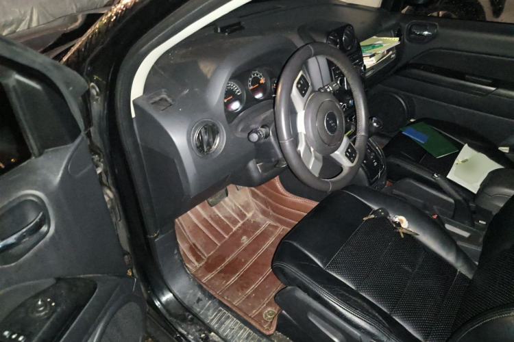 Used Jeep Compass 2013 2.0L two-wheel drive sport version Driver Seat