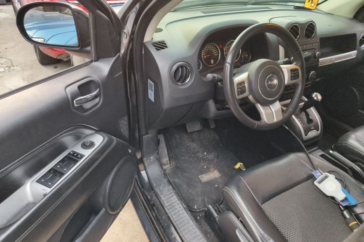 Used Jeep Compass 2013 2.4L four-wheel-drive sport version Driver Seat