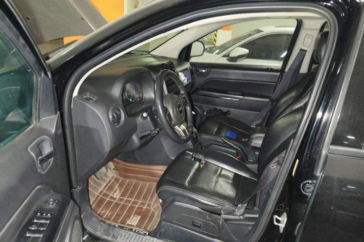 Used Jeep Compass 2013 2.0L two-wheel drive luxury version Driver Seat