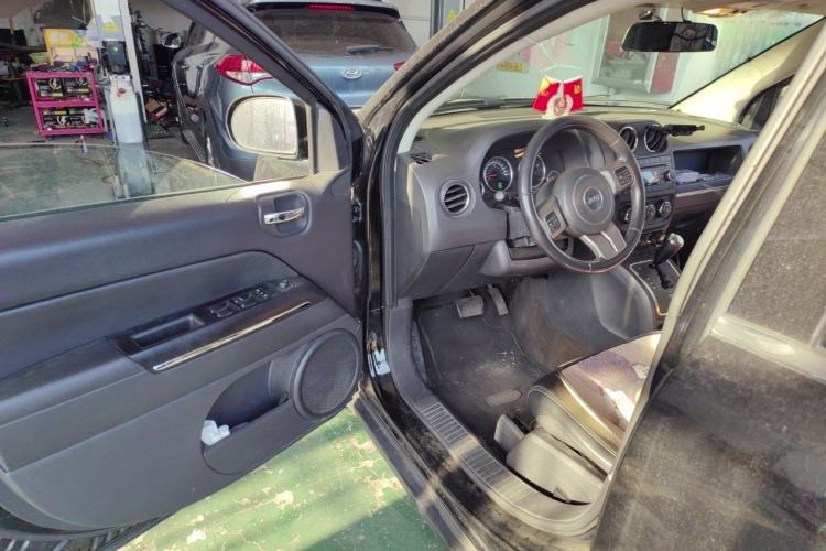 Used Jeep Compass 2013 2.4L four-wheel drive luxury version Driver Seat