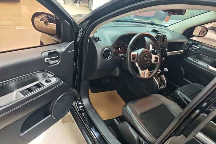 Used Jeep Compass 2013 2.4L four-wheel-drive sport version Driver Seat