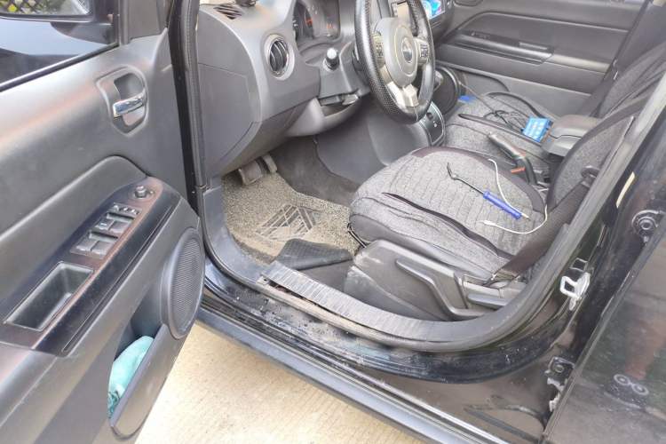 Used Jeep Compass 2013 2.4L four-wheel-drive sport version Driver Seat