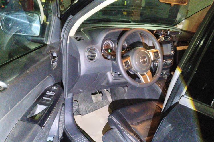 Used Jeep Compass 2013 2.4L four-wheel drive luxury version Driver Seat