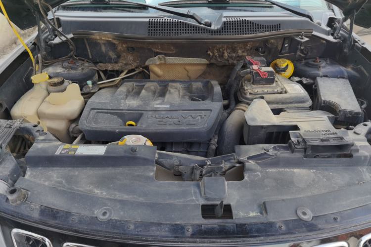 Used Jeep Compass 2013 2.0L two-wheel drive sport version Engine Bay